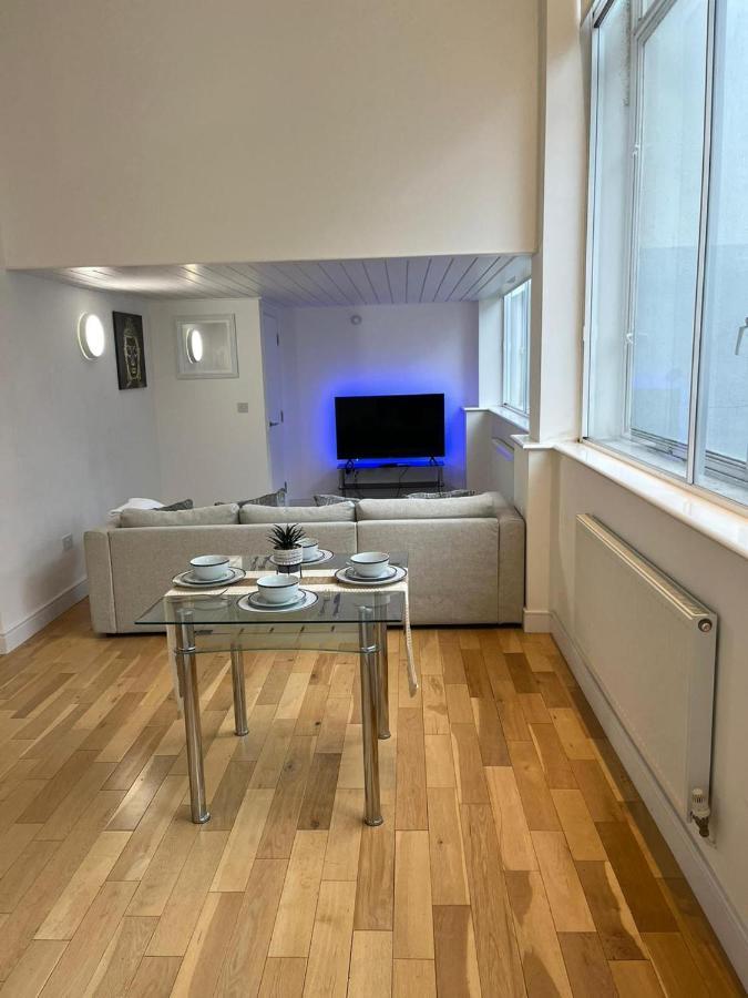 Stunning 2-Bed Apartment In Leicester With A Gym Apartment Leicester